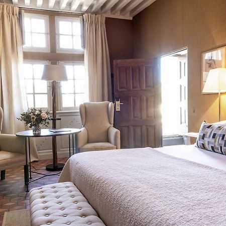 Hotel Baumaniere Les Baux De Provence Bagian luar foto