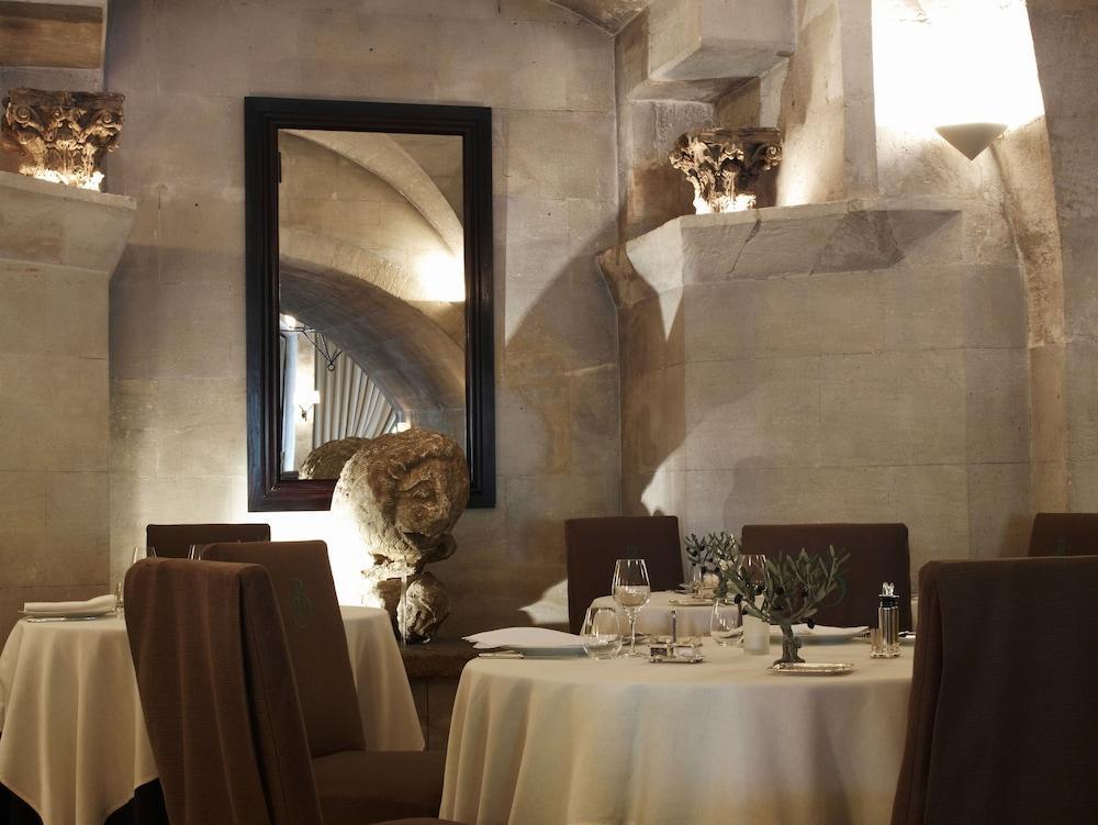 Hotel Baumaniere Les Baux De Provence Bagian luar foto